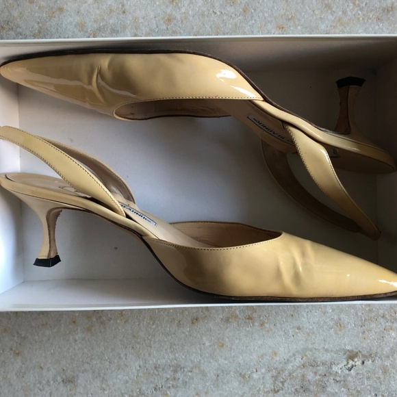 Manolo Blahnik Carolyne Patent Kitten Heels - Picture 2 of 8